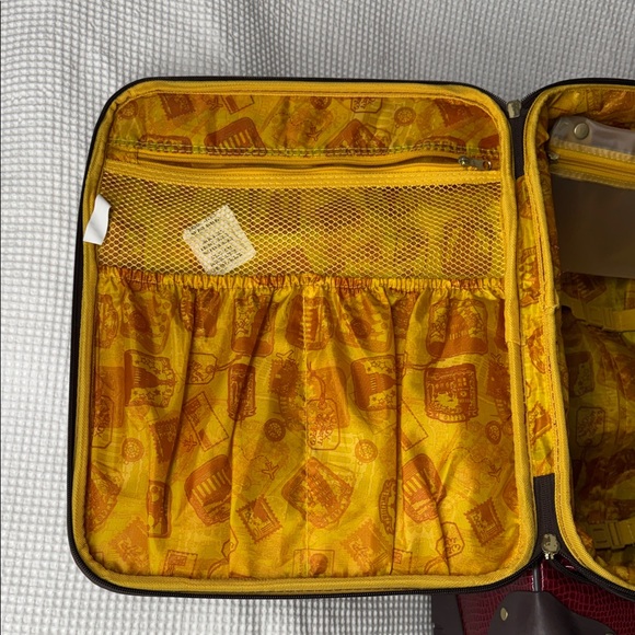 Samantha Brown Red Crocodile Embossed Spinner Travel Carry-On Bag  - 9 x 14 x 22 - Picture 5 of 10